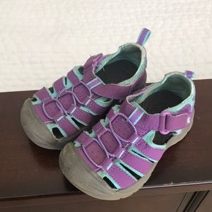 Girls jumping beans sandals like keen